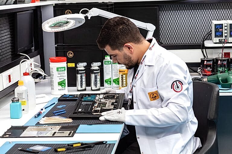 tka klavyeye su döküldü